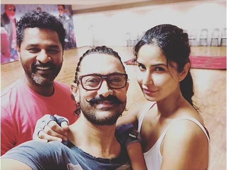 Aamir Khan & Katrina Kaif Are Sweating It Out For Thugs Of Hindostan; Here's The Proof