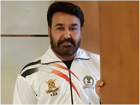 PHOTOS! Mohanlal Is Back In The Army Uniform!