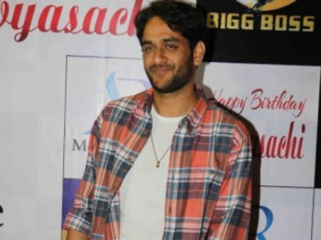 Bigg Boss 11’s Vikas Gupta REVEALS The MYSTERY GIRL In His Viral Picture!