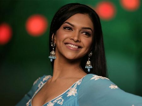 Fans Remind Deepika Padukone Of The Mass Hysteria For Om Shanti Om, Actress Thanks Farah Khan