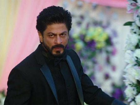 RIDICULOUS! This Director Is Spreading VENOM Against Shahrukh Khan; Saying Some MEAN & NASTY Things