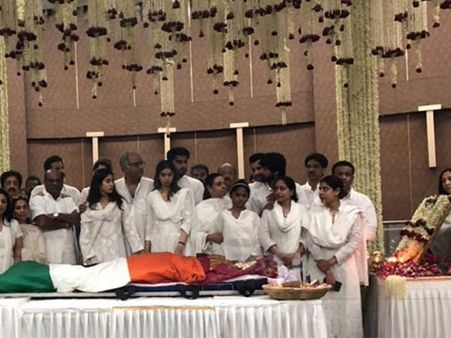 Sridevi's Mortal Remains Draped In The Indian Flag, Fans Wait With Roses Outside The Crematorium!