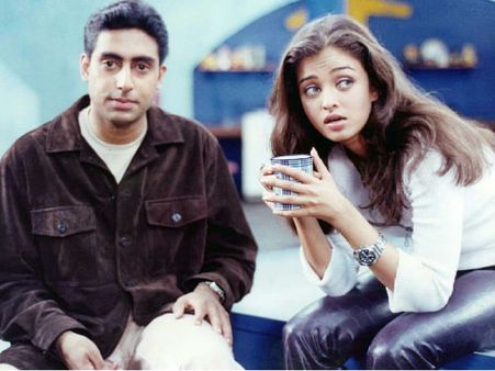 VIRAL! Ever Seen Aishwarya Rai Bachchan's PIC With Abhishek When He Was ENGAGED To Karisma Kapoor?