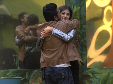 Do You Know What Bigg Boss 11’s Puneesh Sharma Gifted Bandgi Kalra On Her Birthday? (PICS)