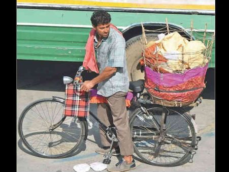 Super 30: An UNRECOGNIZABLE Hrithik Roshan Caught Selling Papads On The Streets Of Jaipur!