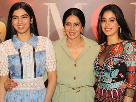 Loving & Happy Moments Of Sridevi With Her Daughters Jhanvi Kapoor & Khushi Kapoor! Pictures