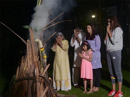 INSIDE PICTURES From Jalsa! Aishwarya Rai Bachchan & Aaradhya Bachchan Celebrate HOLI With Amitabh