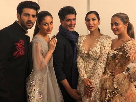 So Extravagant! Kareena Kapoor Walks The Ramp For Manish Malhotra In Singapore! View Pictures
