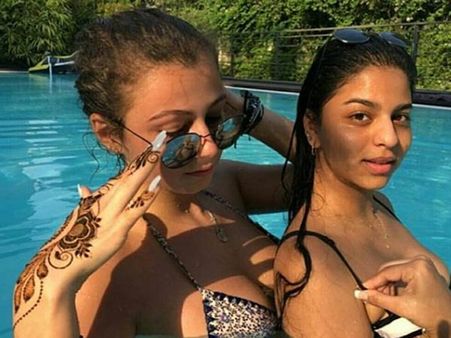VIRAL! Suhana Khan Sports A Swimsuit & Chills By The Pool! Pictures