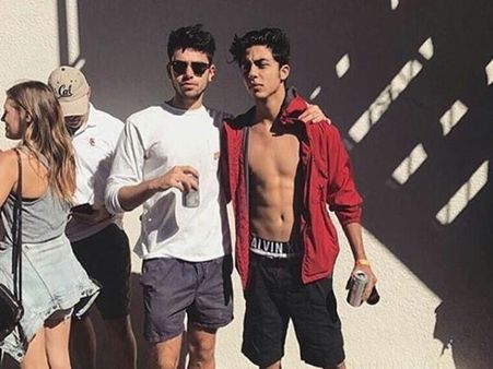 Are You Missing Shahrukh Khan's Son Aryan Khan? Here Are His Latest Pictures For You!