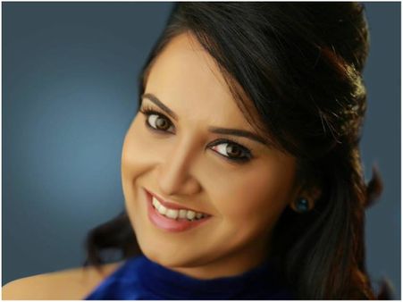 Lena's Bald Avatar Stuns Her Fans!