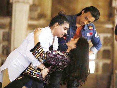 Loveratri: Aayush Sharma & Warina Hussain Put On Their Dancing Shoes!