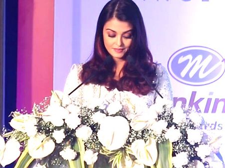 UH OH! What Made A Composed Aishwarya Rai Bachchan TEARY-EYED All Of A Sudden At A Recent Event?