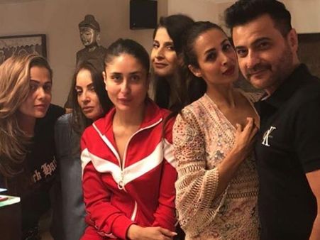 Kareena Kapoor Had A Blast With Karisma Kapoor, Malaika Arora, Amrita Arora & Karan Johar On Easter!