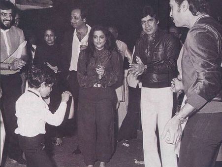 Throwback: A 8 Year Old Hrithik Roshan Aping Michael Jackson's 'Thunder' Moves Is Priceless!