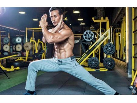Baaghi 2: Meet The Tony Jaa of B-town; Akshay Kumar & Hrithik Roshan Are All Praise For Tiger Shroff