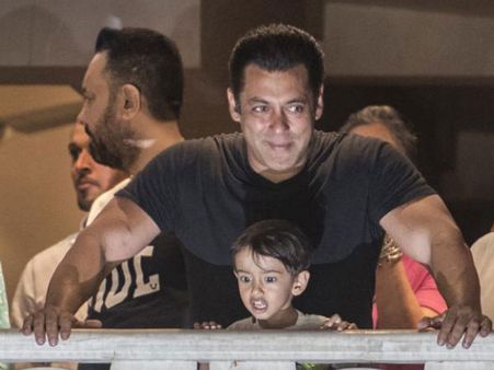 Amitabh Bachchan ANGERS Salman Khan's Fans, Likes Pictures Of The Superstar Entering The Jail