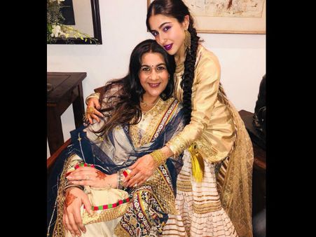 ‘Soni Kudi’ Sara Ali Khan Has All The Boys Swooning Over Her New Pictures; Spotted With Amrita Singh
