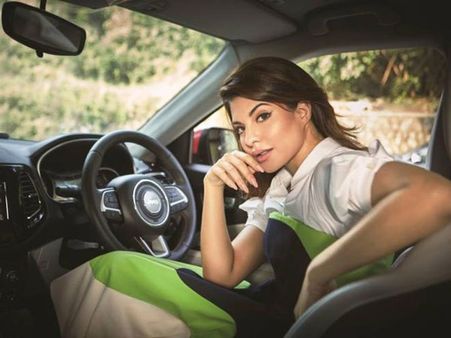 Jacqueline Fernandez Meets With A Car Accident In Bandra After Partying With Salman Khan!