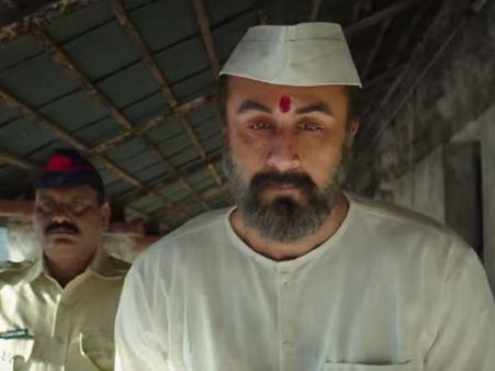 Alia Bhatt Reacts To Ranbir Kapoor's Sanju Trailer!