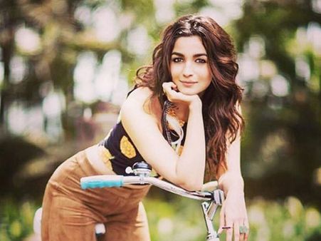 INTERVIEW! Alia Bhatt: I Want To Do A Comedy Film, But They Don't Approach Me!