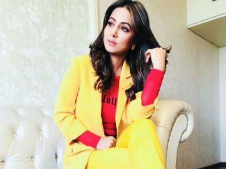 Hina Khan Believes In Breaking Stereotypes; Talks About Her New Web Series ‘Smart Phone’