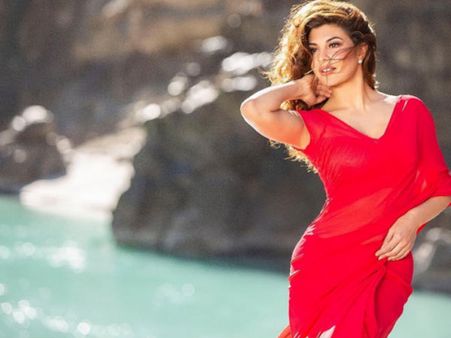 Salman Khan Shares An Adorable Picture Of 'Chweet' Jacqueline Fernandez From 'Selfish'
