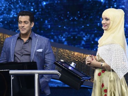 Dus Ka Dum Review: The Show Has A ‘DUM’; Salman Khan’s Charming Nature Attracts Fans!