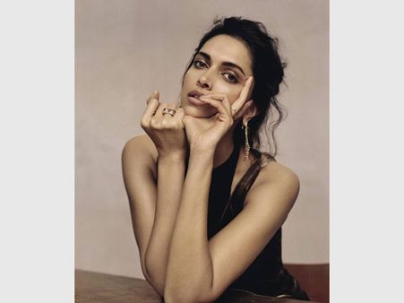 Deepika Padukone Was Asked To Get A BOOB JOB Done To Be Picked Up By Bollywood Producers!