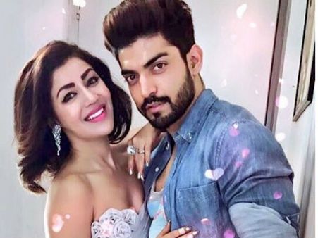 Gurmeet Choudhary & Debina Bonnerjee Accused Of Duping A Man Of Rs 11 Lakh!