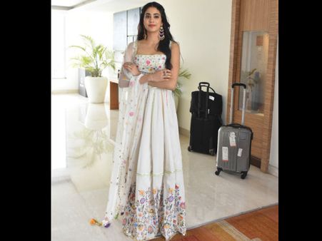 Janhvi Kapoor Reveals How Arjun Kapoor Cheers Her Up When She Gets Upset Reading 'Negative' Comments