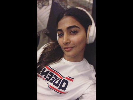 Pooja Hegde’s No Make-up Photos Prove That She Is Effortlessly Beautiful!