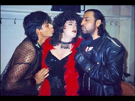 FLASHBACK DIARY: Shahrukh Khan Tries To KISS Rival Aamir Khan, While He Looks UNINTERESTED [Picture]