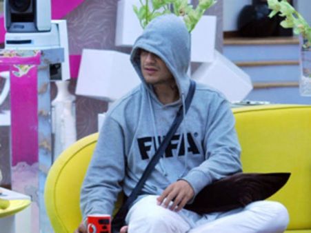 This Ex-Bigg Boss Contestant Denied Entry At A Sydney Pub!