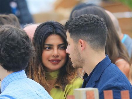 Here's Why Priyanka Chopra BROKE UP With Her Superstar EX-BF; Dating Nick To Heal Her BROKEN Heart!