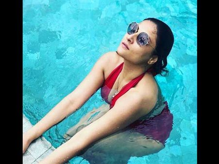 Urvashi Dholakia Looks Ravishing In Red Monokini! Pool Pictures Go Viral