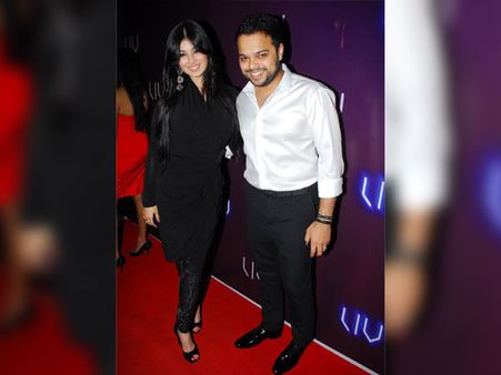 Ayesha Takia Stalked & Threatened By A Litigant; Hubby Farhan Azmi Seeks Police Help!