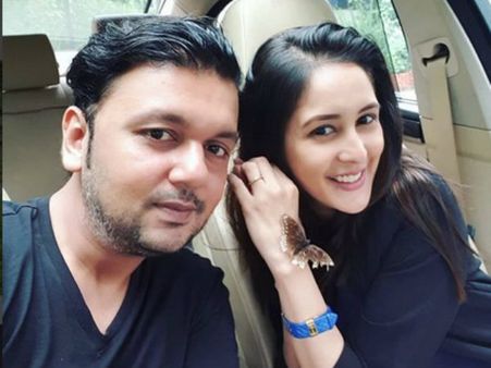 All Is Not Well Between Bade Acche Lagte Hain Actress Chahatt Khanna & Husband Farhan Mirza!