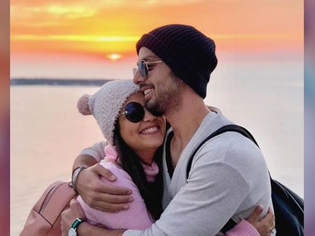 Neha Kakkar's Alleged Boyfriend Himansh Kohli Slams The Trolls For Making Fun Of Her Breakdown