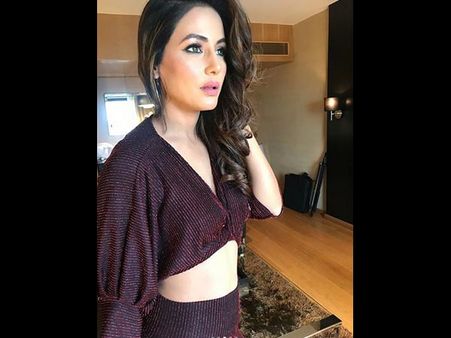 Hina Khan Trolled ‘Hilariously’ For Her Latest Airport Look; Fans Say ‘RIP Fashion’!