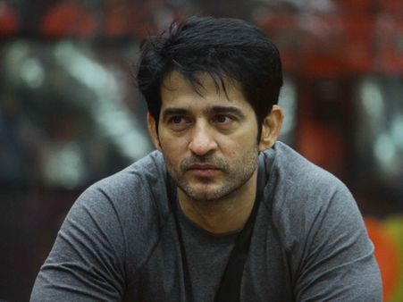 Hiten Tejwani Replaced By Kunal Kumar On Comedy Show Namune Overnight & He's Clueless!