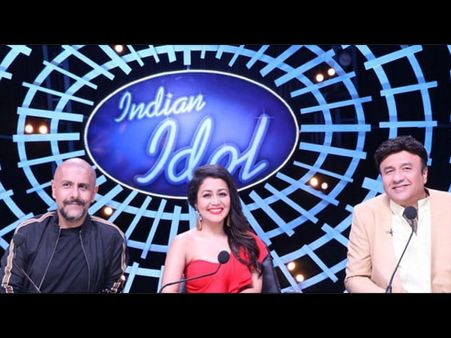Indian Idol 10 Judges Neha Kakkar, Anu Malik & Vishal Dadlani Enjoy Vada Pav Party On The Sets