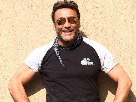 When Jackie Shroff Played A Traffic Cop In Real Life On Lucknow Streets, Watch The Video!