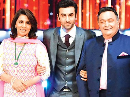 Ranbir Kapoor Can't Control His Father Rishi Kapoor, Expresses Anger Through His Mom Neetu Instead
