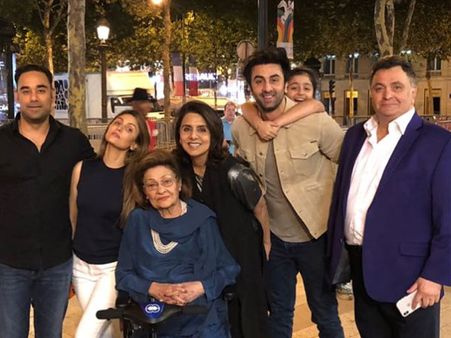 Ranbir Kapoor Celebrates His Mom Neetu's Birthday In Paris, Inside Pics Prove They Had A Blast!