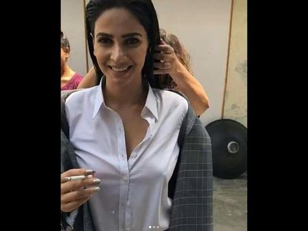 Irrfan Khan's Co-Star Saba Qamar Trolled For Smoking & Dressing 'Inappropriately'! Leaked Pics