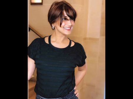 Sonali Bendre Battles Cancer; Shares Her Way Of Dealing With This Journey In An Emotional Post!