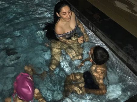Maanayata Dutt & Kids Have A Blast In Singapore, But Where Is Sanjay Dutt?