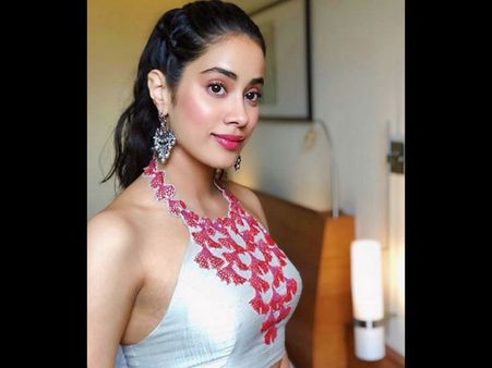 Janhvi Kapoor On Getting A Break Because She's Sridevi's Daughter: I Feel Bullied & Cornered