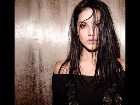 Sunny Leone Said It Was Difficult To Shoot Karenjit Kaur, As She Had To Relive Her Parents' Death